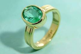 Wear Emerald Success in Business