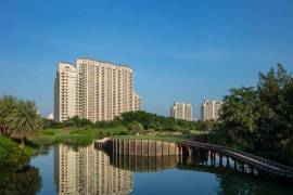 Business Meets Luxury: Elite Apartment Deal at DLF, Houses, $ 4,683,200, 2011, 6400 ft, Sector 42, 122011